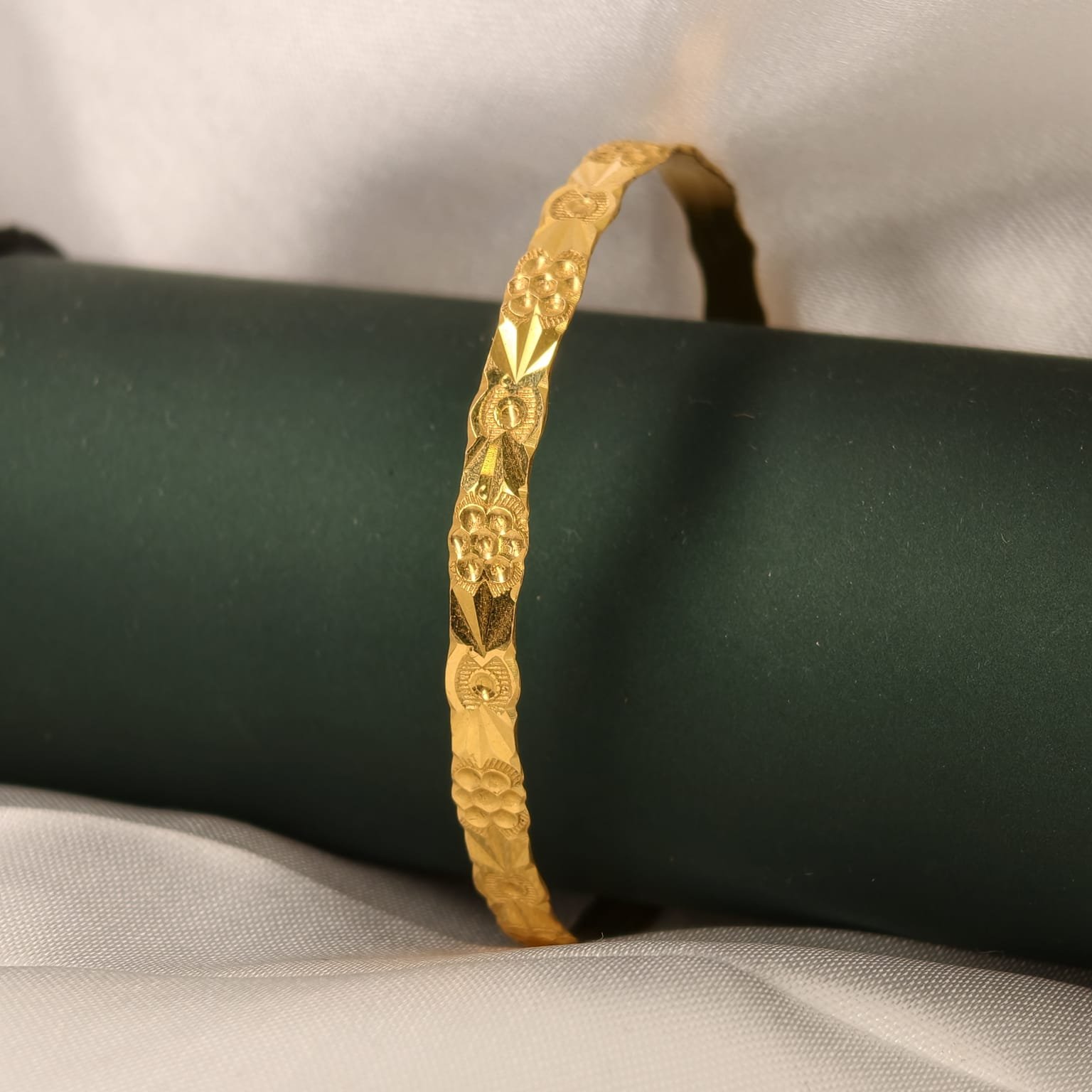 Aurelia Facet Bangle